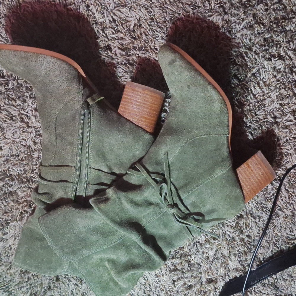 Violet &red shoes 7 1/2